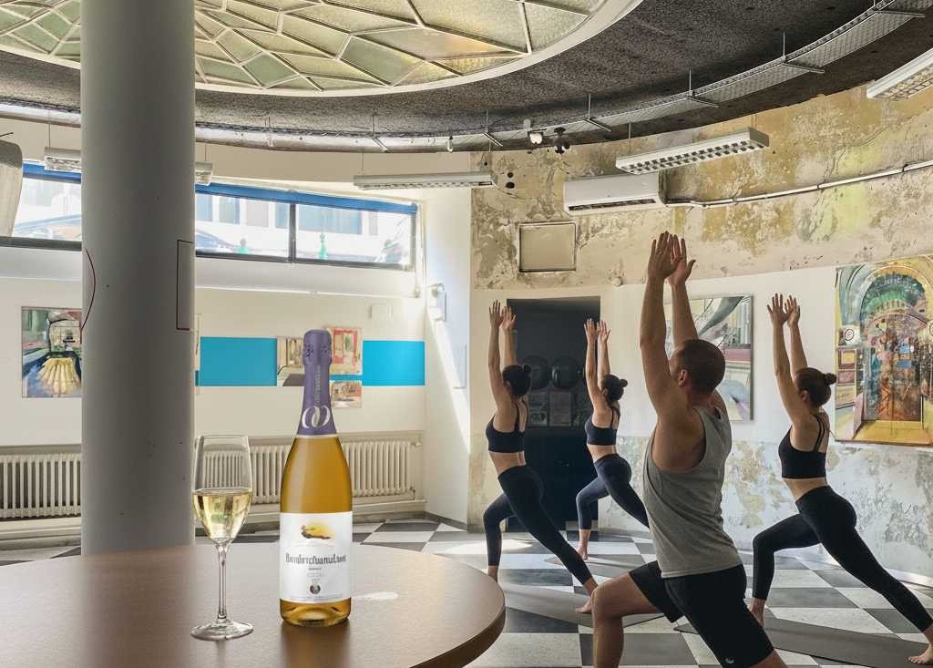 ❋ December ❋ Santa Claus Yoga Brunch at Dugattyus ❋