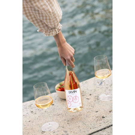 Divin Rose alcohol-free rose lifestyle