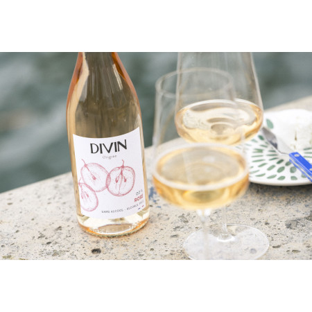 Divin Rose alcohol-free rose lifestyle 2