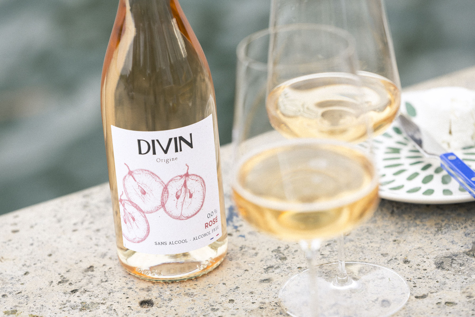Divin Rose alcohol-free rose lifestyle 2
