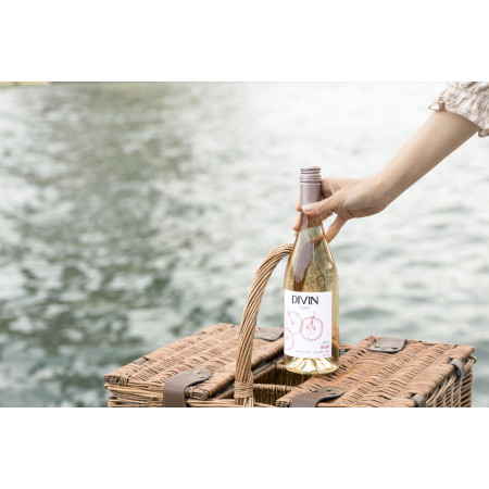 Divin Rose alcohol-free rose lifestyle 3