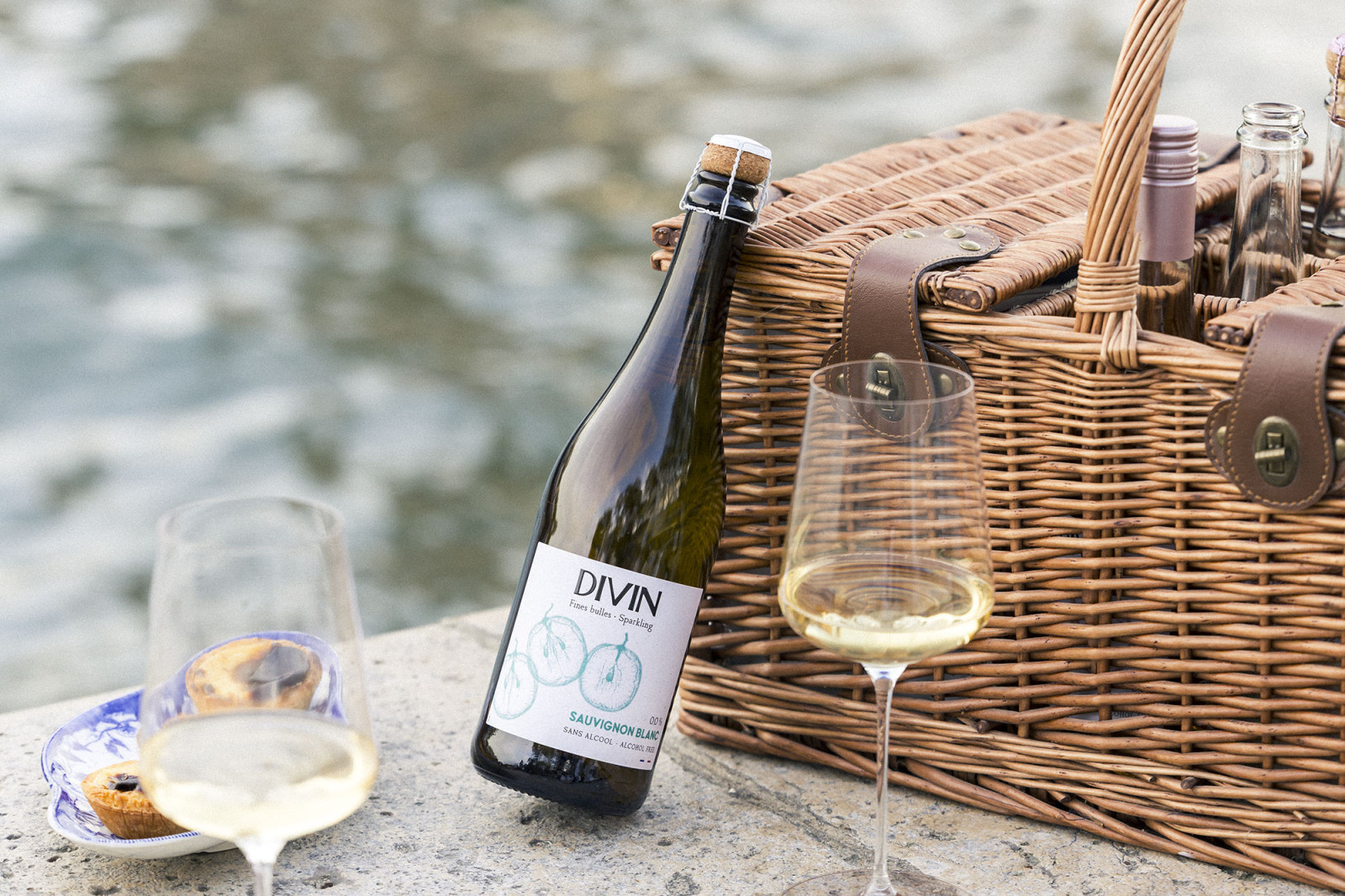 Divin Sauvignon Blanc Sparkling alkoholmentes pezsgő életkép 2