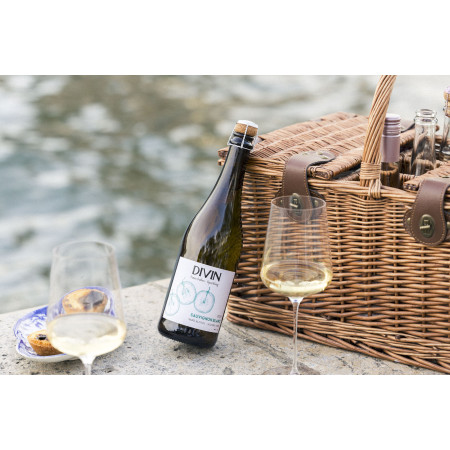 Divin Sauvignon Blanc Sparkling alcohol-free sparkling lifestyle 2